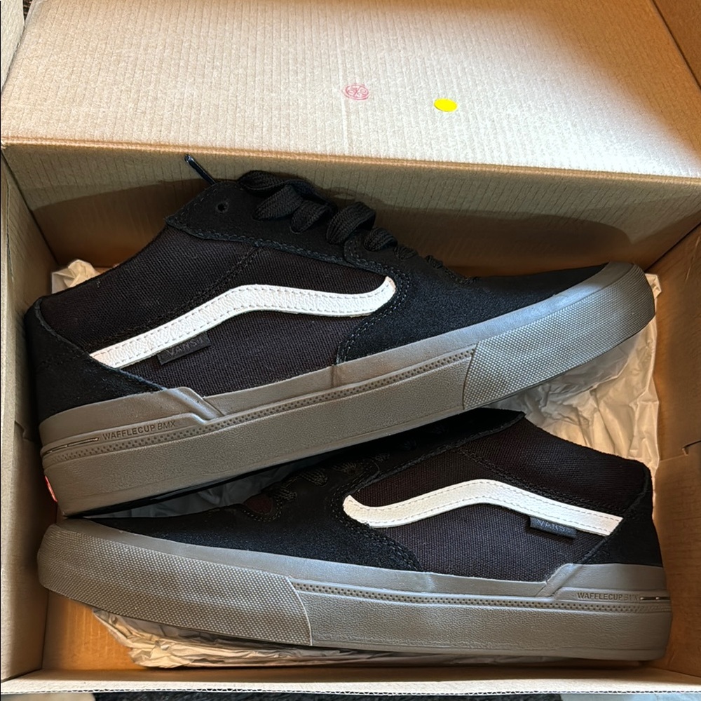 Vans Black and White Sneakers Classic Style BRAND NEW